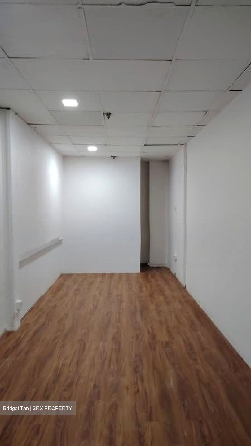 Upper Serangoon Shopping Centre (D19), Shop House #568721141